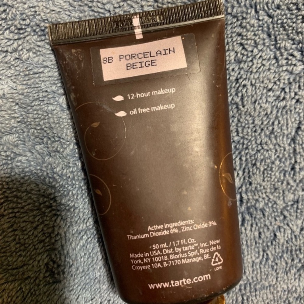 Tarte Amazonian clay foundation RESERVED